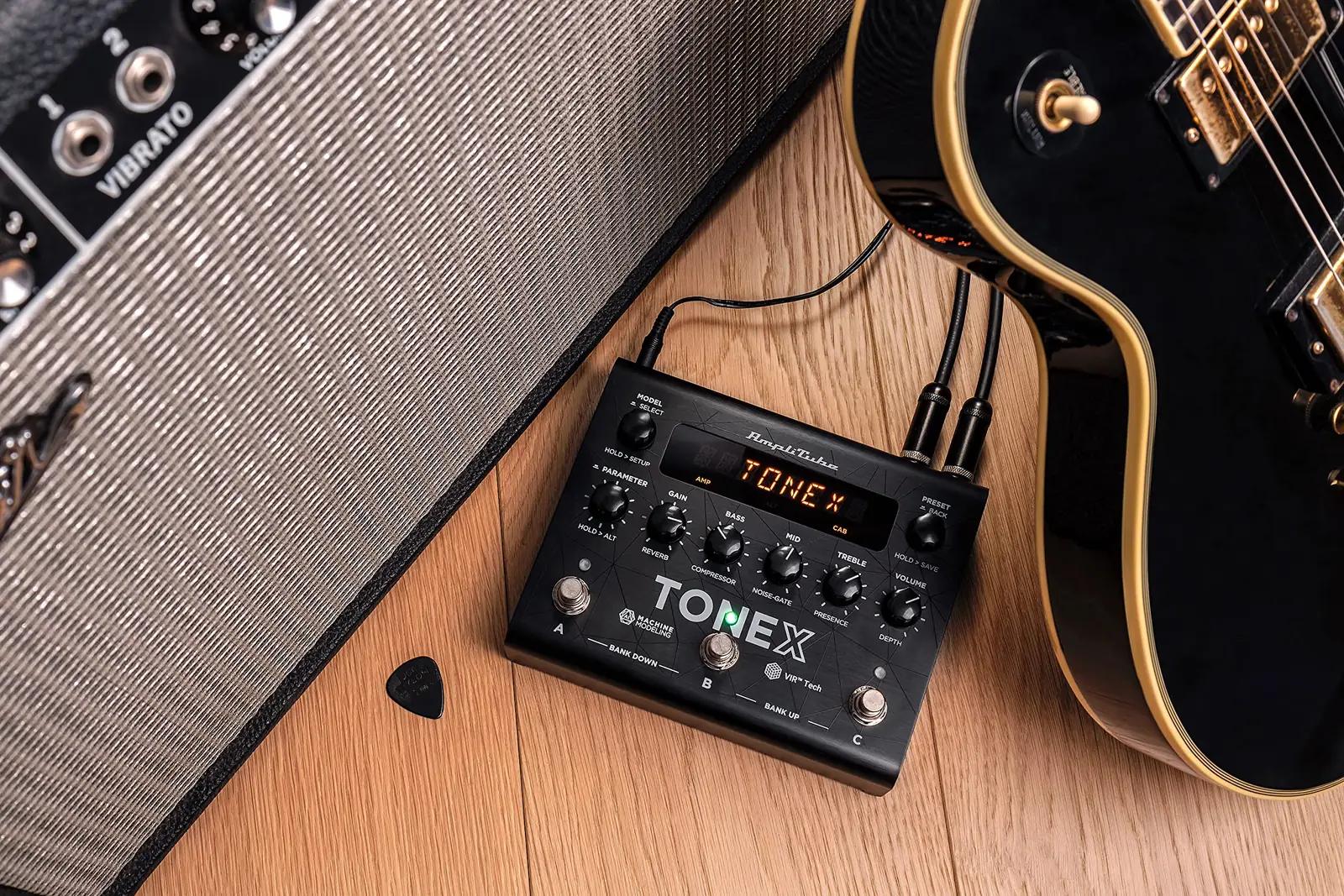 IK Multimedia distortsioon ja overdrive TONEX Pedal – pakend ja tarvikud