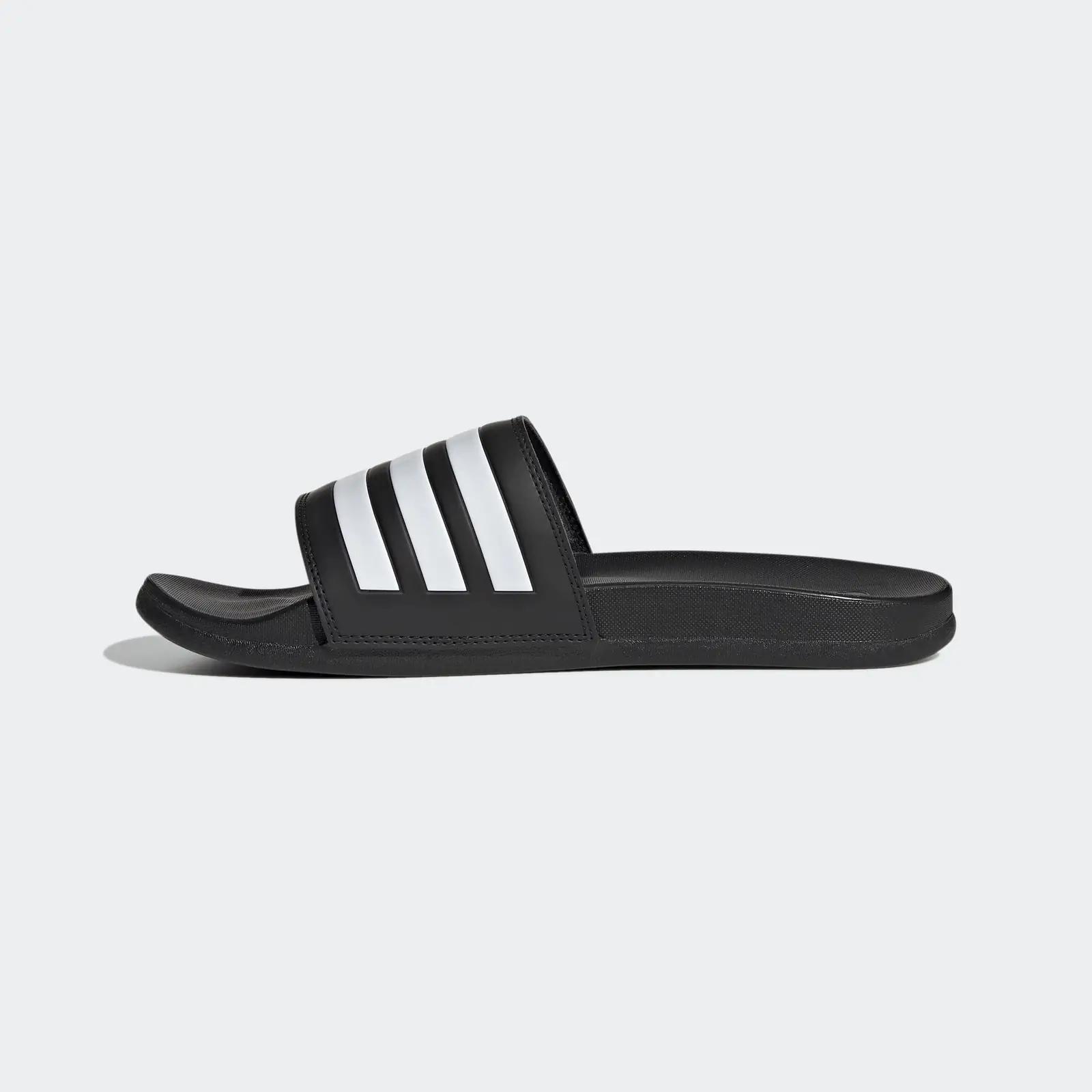 adidas mugavad sportlikud rihmik-sandaalid – Core Black – detailne vaade