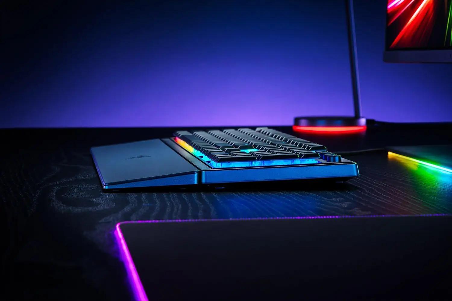Razer stiilne mänguriketastik pehme käetoe ja RGB-iga – kasutusnäide