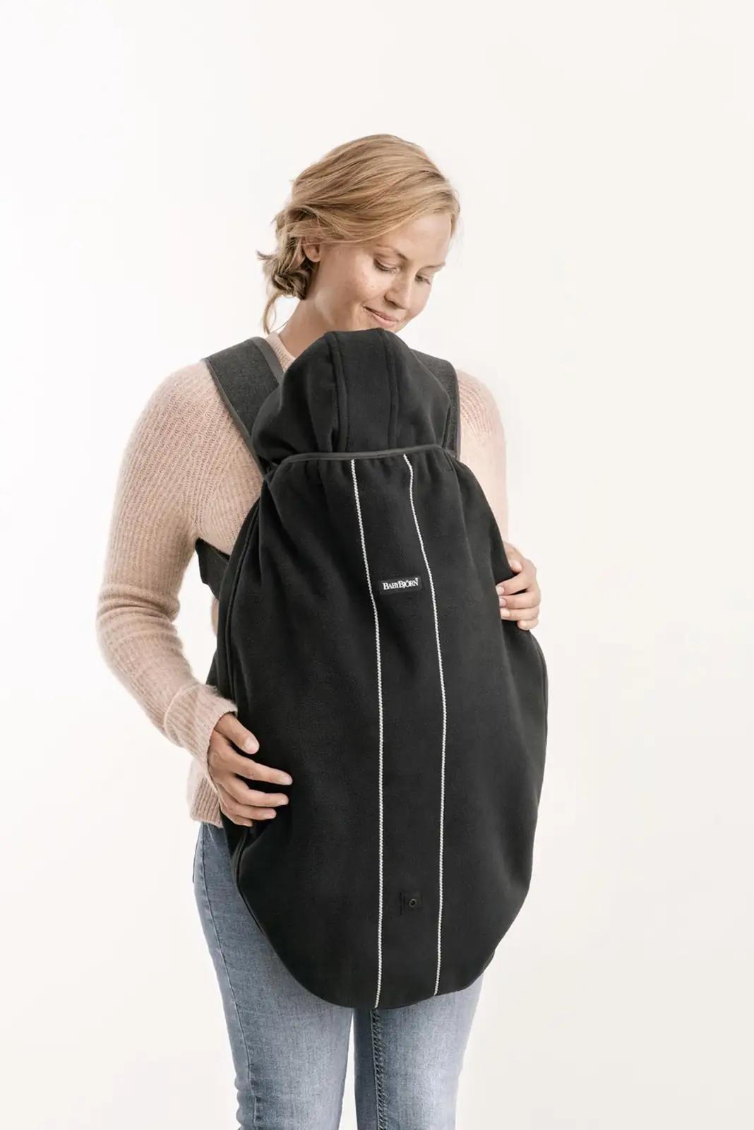 BabyBjörn nahkne kate kandesidemele – elegantne kaitse – kasutusnäide