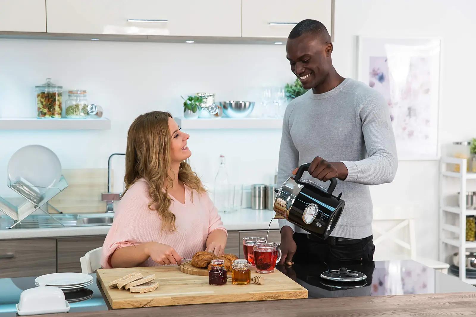 Russell Hobbs retro-terasest veekeetja 1,7 l – stiilne kingiidee – pilt 8