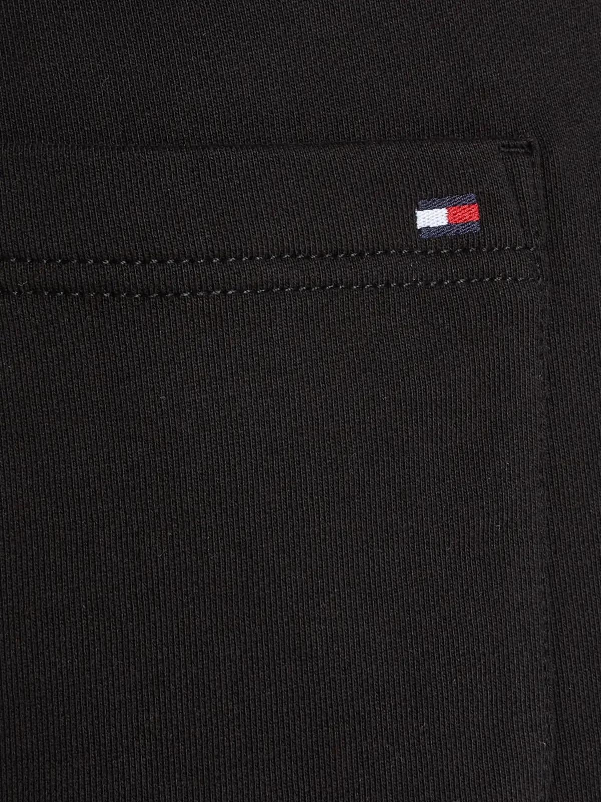 Tommy Hilfiger mugav puuvillane püksipaar — stiilne treeningpüks – kasutusnäide