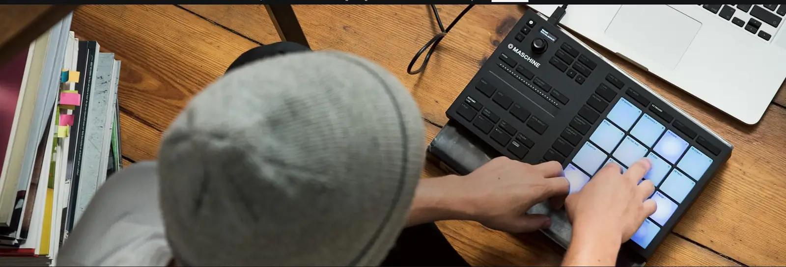 Native Instruments kompaktne pad-kontroller väikesele stuudiole – lisavaade