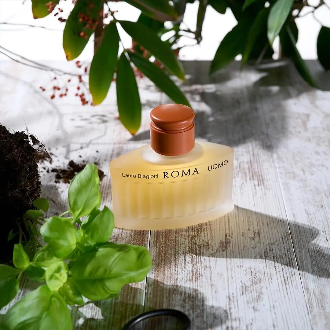 Laura Biagiotti mehelik puidune lõhn — 200 ml Eau de Toilette – kasutusnäide