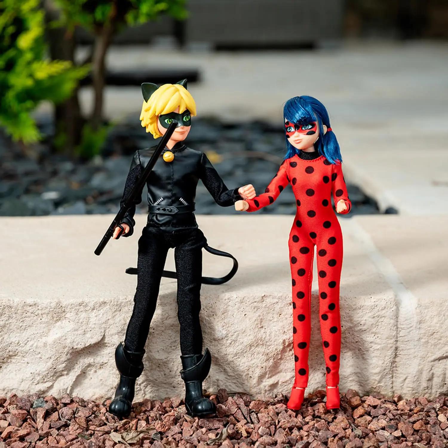 BANDAI Miraculous komplekt: 2 painduvat nukku mänguks ja – pakend ja tarvikud