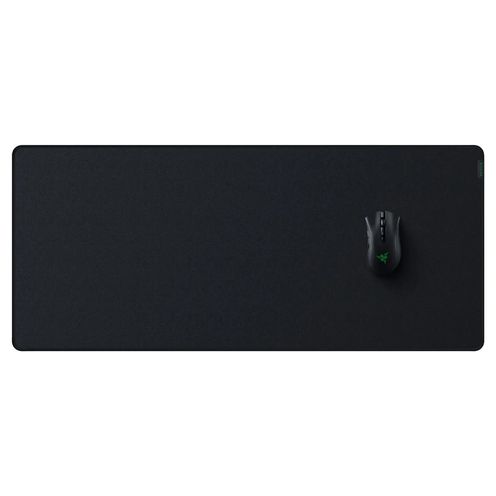 Razer pehme kummiga Strider XXL mängumatt — suur ja stabiilne