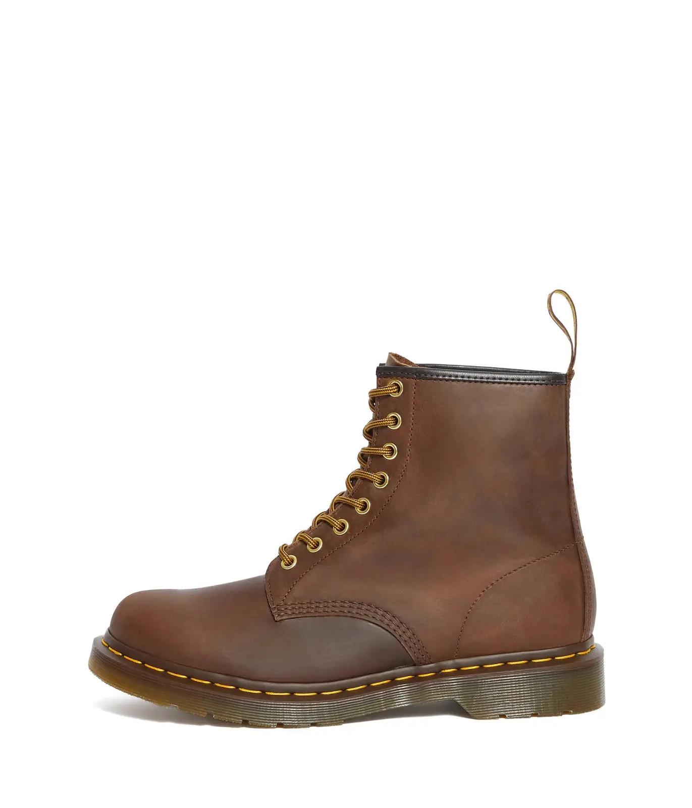 Dr. Martens nahast combat-saapad — vastupidav linnakäik