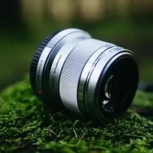 OM SYSTEM V311030SE000 kaamera-objektiivid – detailne lähivaade