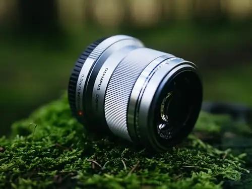OM SYSTEM valgusjõuline 45mm F1.8 objektiiv portreedele – detailne vaade