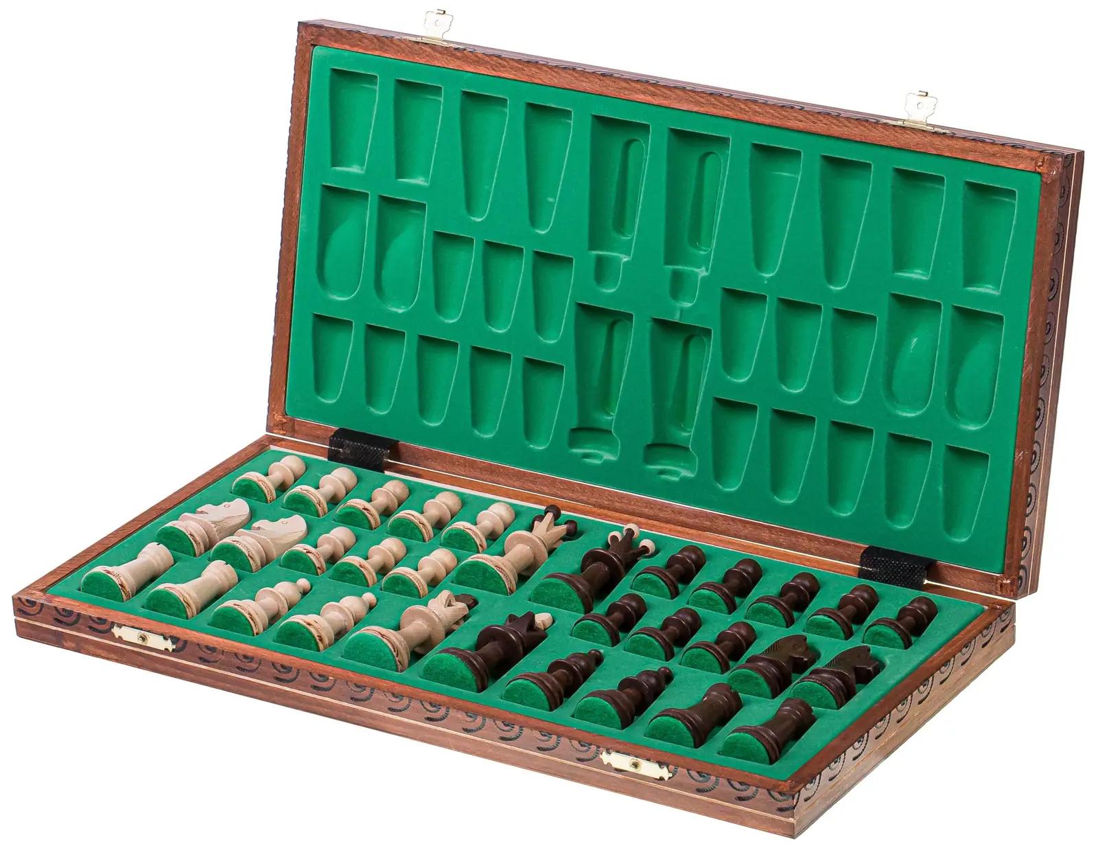 SQUARE GAME puidust malekomplekt – elegantne mänguasi kingituseks – kasutusnäide