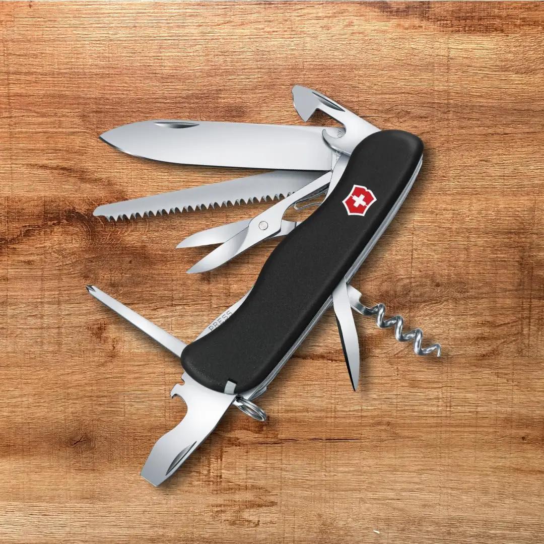 Victorinox 0.8513.3 noad ja tööriistad – detailne lähivaade