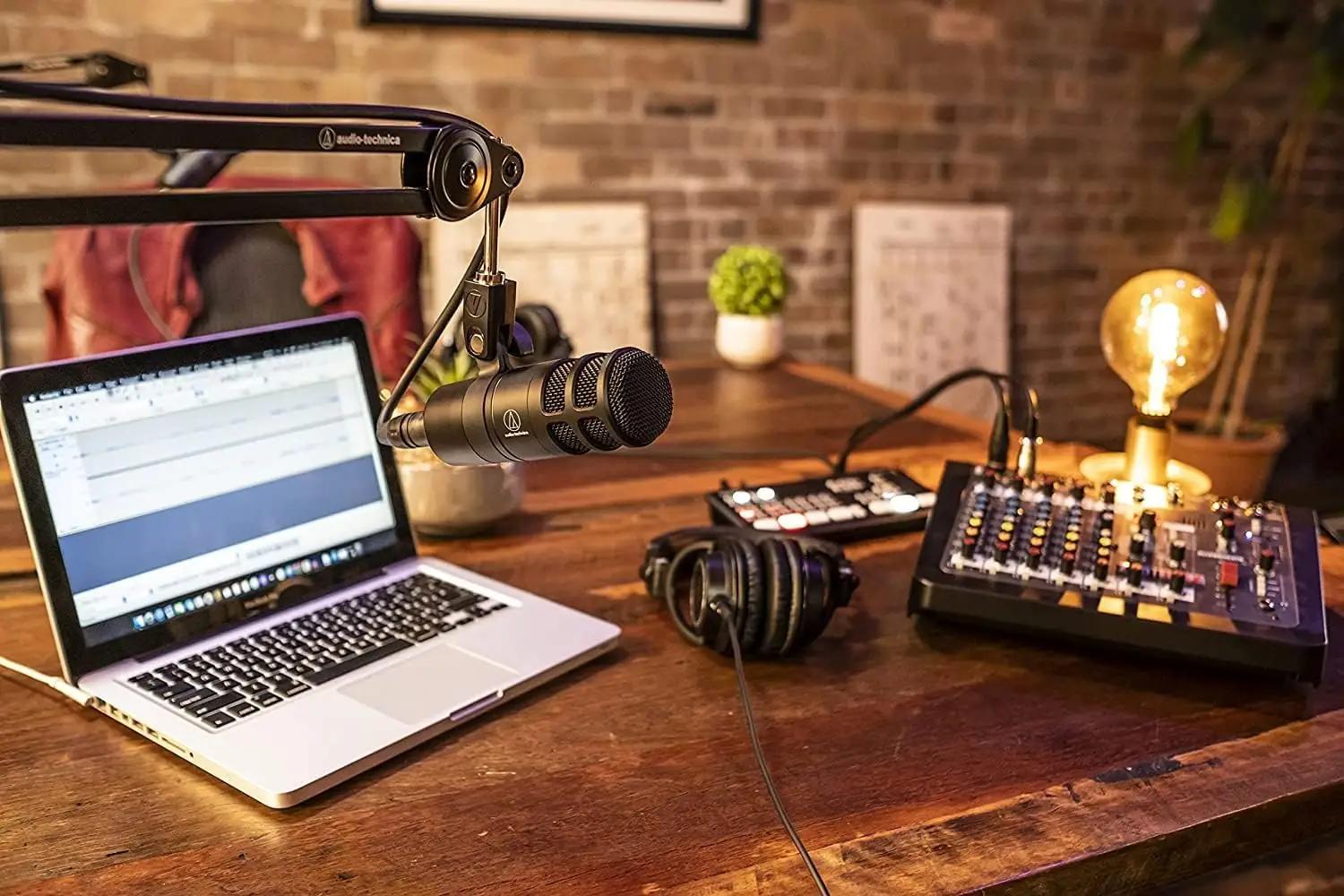 Audio-Technica must podcast-mikrofon AT2040 – vastupidav voog – lisavaade