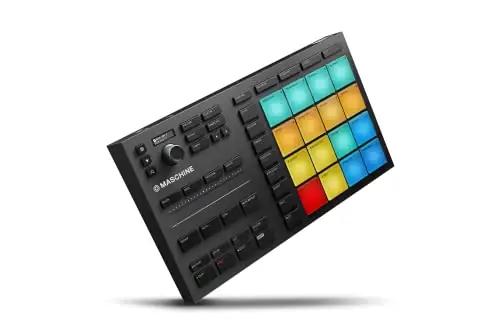Native Instruments kompaktne pad-kontroller väikesele stuudiole – detailne vaade
