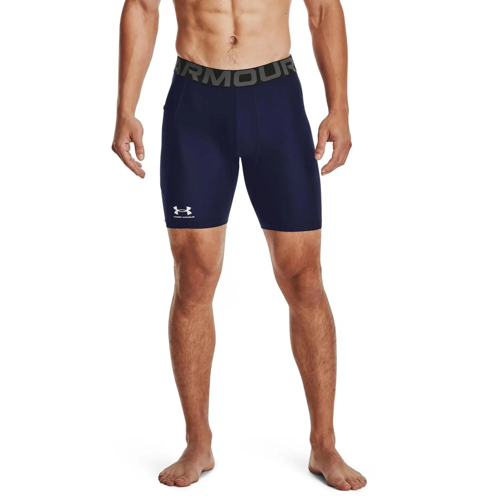 Under Armour hingav ja veniv spordishorts – mugav treeninguks