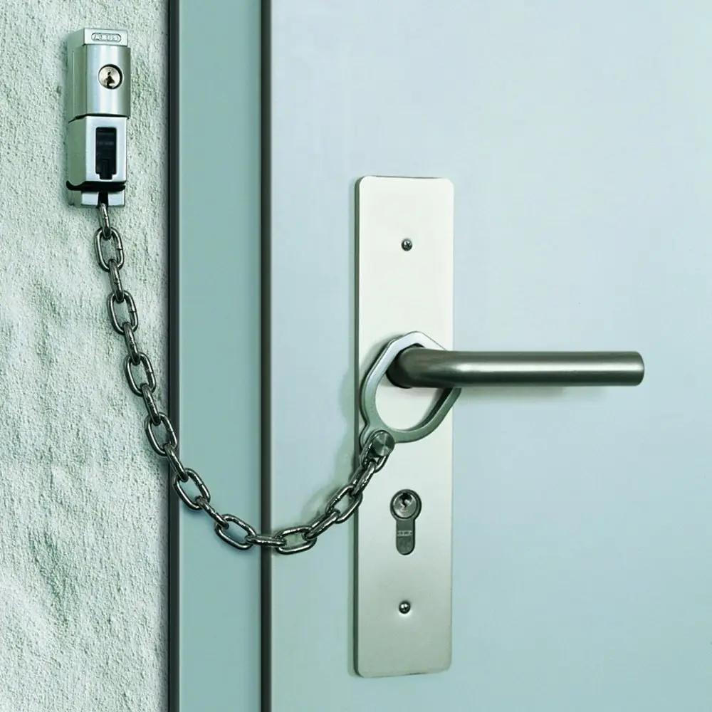 ABUS turvaline ukseripats – lukustatav silverne ketis 215421 – detailne vaade