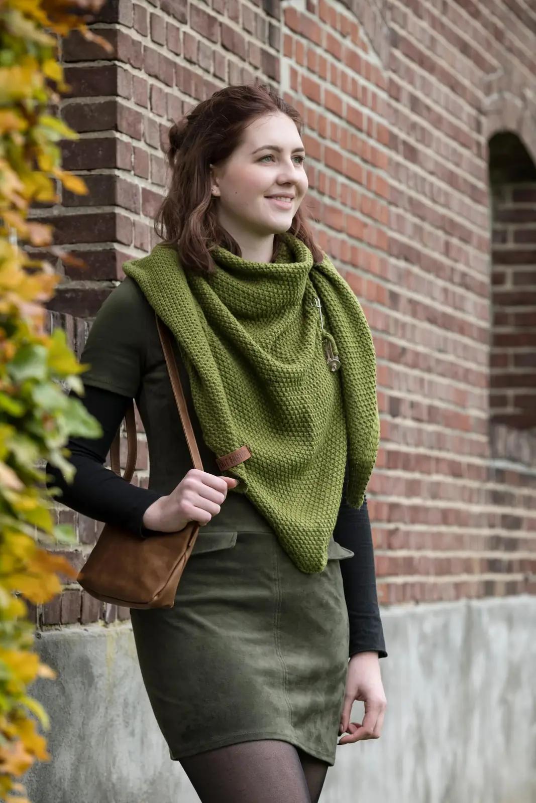 KNIT FACTORY ocker villane XXL kolmnurk-sall – soe ja pehme – pilt 8