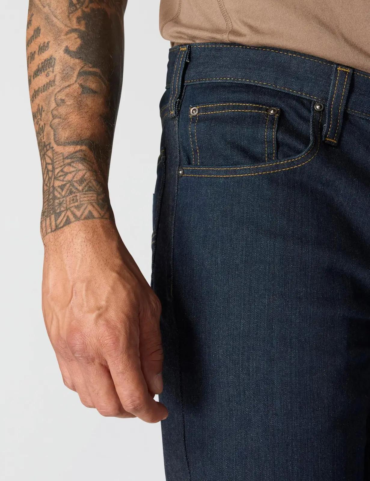 Carhartt vastupidavad Rugged Flex® teksad – mugav ja tugev – kasutusnäide