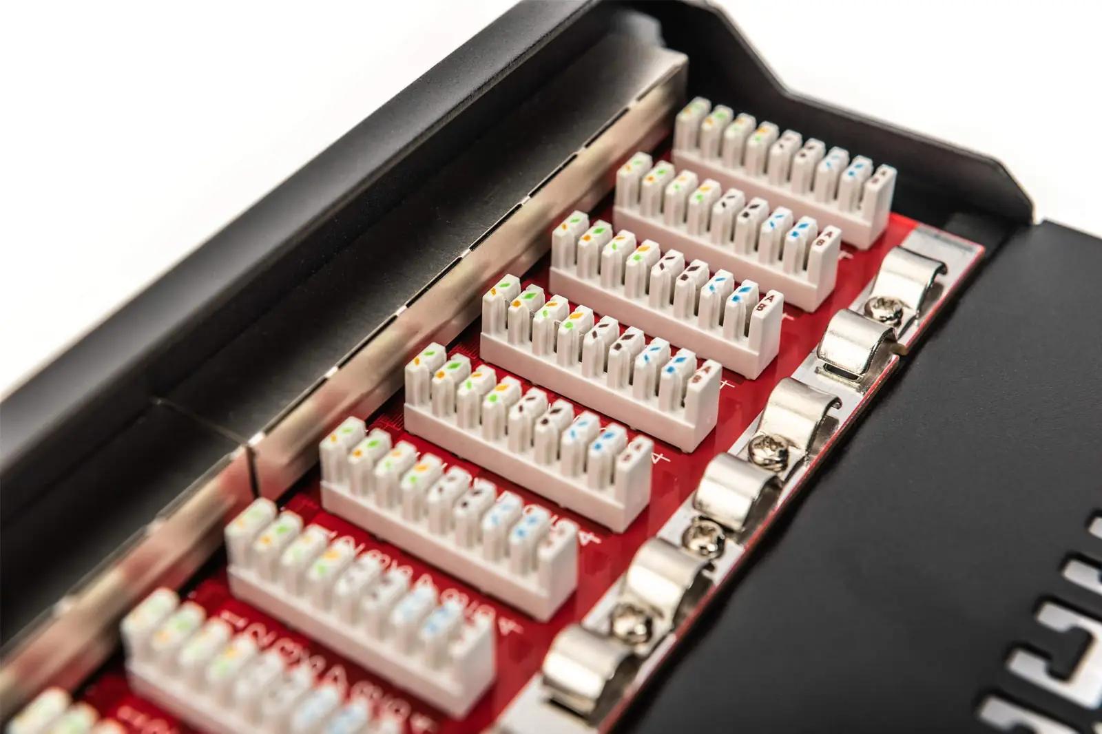 DIGITUS metallist Cat6A patchpanel — 12 pordi rack-mount – pilt 6
