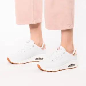 Skechers 177094 WHT tossud ja spordijalatsid – detailne lähivaade