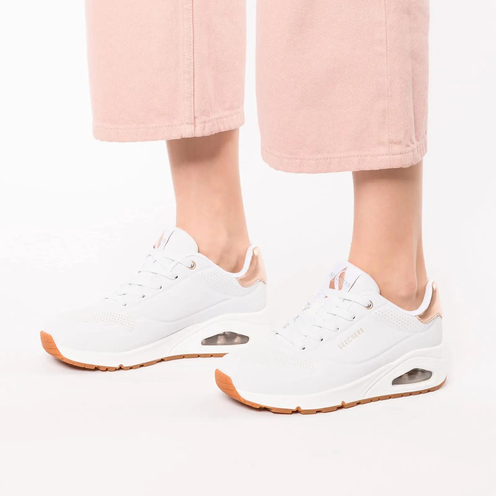 Skechers 177094 WHT tossud ja spordijalatsid – detailne lähivaade