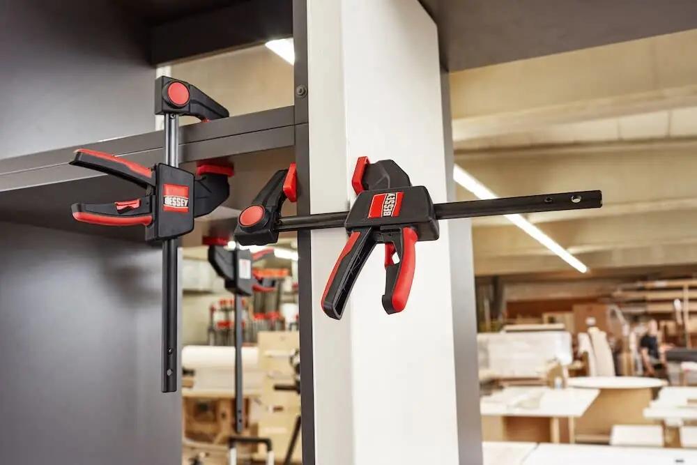 BESSEY metallist ühekäeline pingikomplekt – kasutusnäide