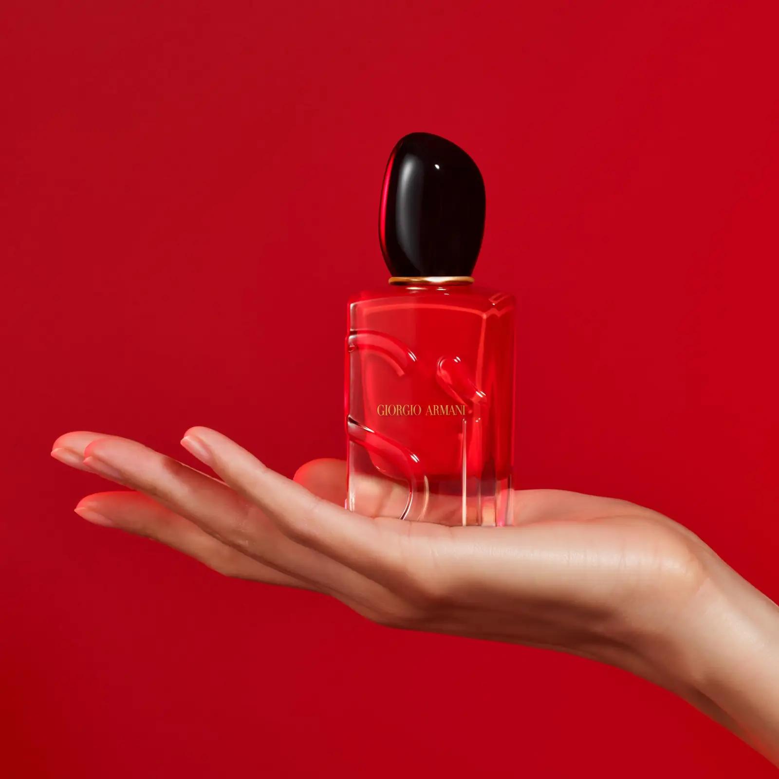Armani Beauty siidine lõhn 50 ml – elegantne kingiidee – kasutusnäide