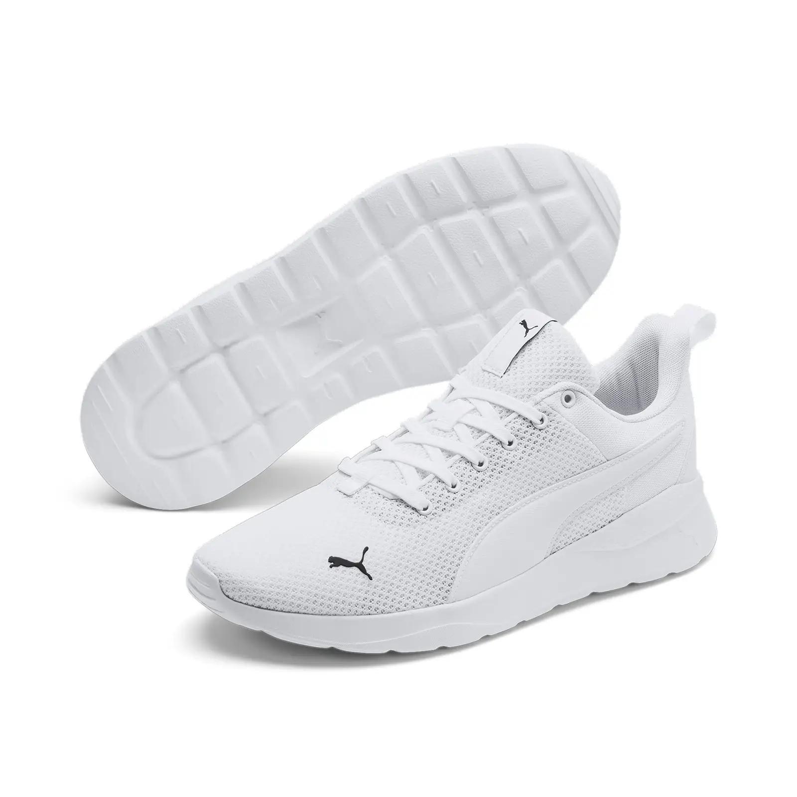 PUMA 371128 tennised – detailne lähivaade