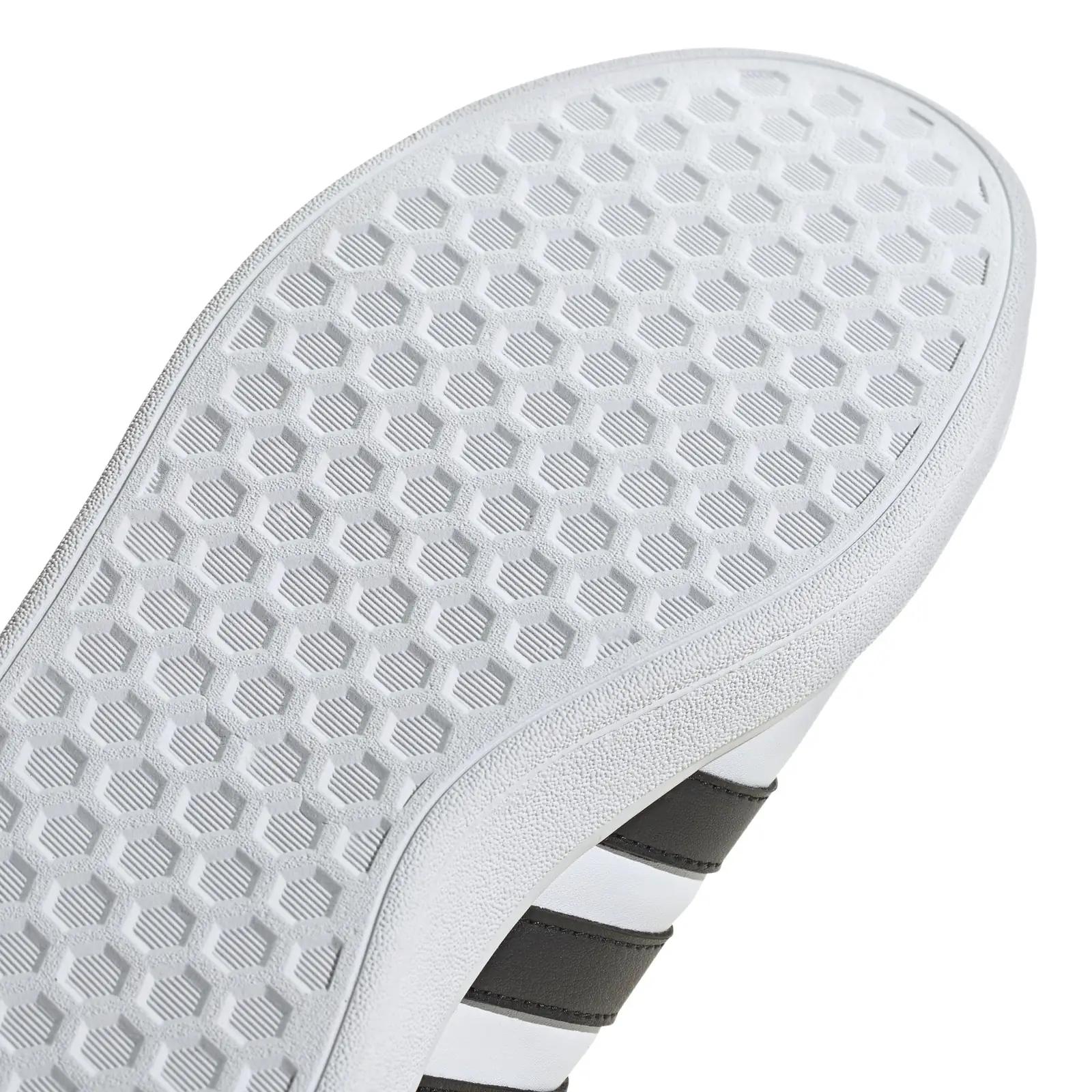 adidas stiilsed ja vastupidavad Grand Court tossud – mugav sport – pilt 6