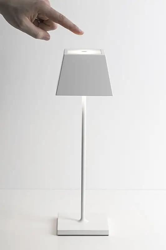 ROSSINI Tiffany laualamp – laaditav LED, elegantne dekoratsioon – kasutusnäide