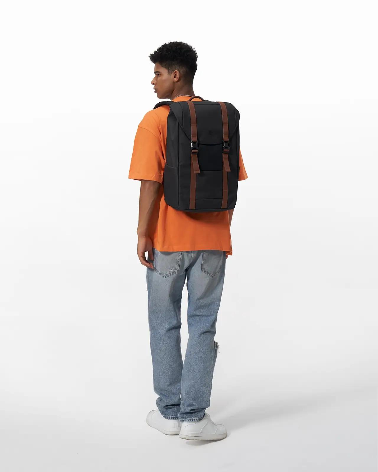 tomtoc stiilne vintage sülearvutikott 13–15,6″ 22L – detailne vaade