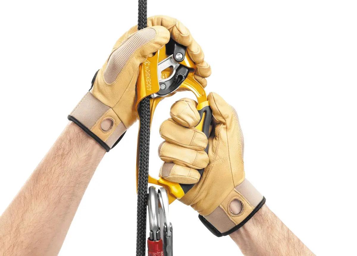 PETZL kerge alumiiniumist ronimisklamber – Ascension – kasutusnäide