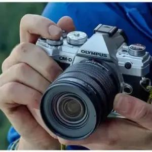OM SYSTEM V314090BW000 kaameraobjektiivid – detailne lähivaade