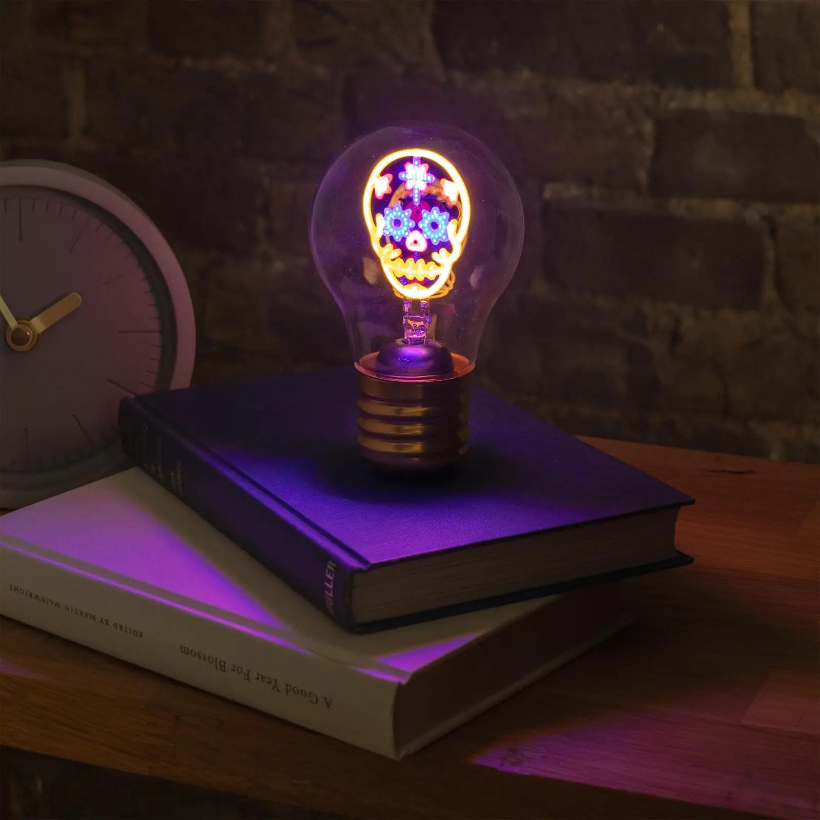 SUCK UK Totenkopf LED-lamp – kandva vintage-dekori efekt – kasutusnäide