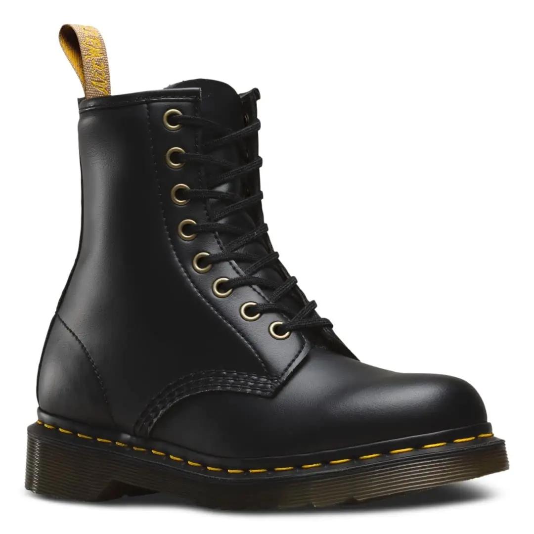 Dr. Martens vegan nahk-sarnased saapad — vastupidav linnakõnd – lisavaade
