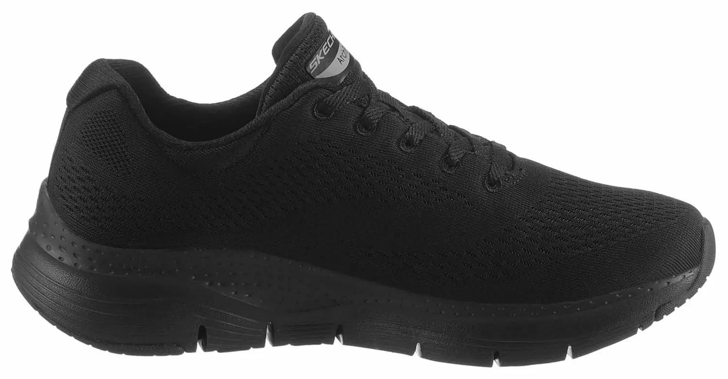 Skechers hingav võrkmaterjaliga toss — mugav spordijalats – kasutusnäide