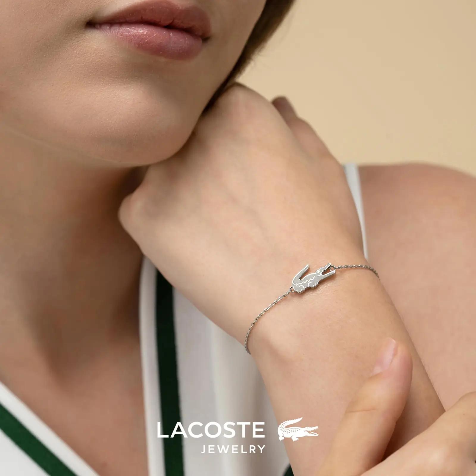 Lacoste roostevaba terasest käeehe – elegantne crocodile kujundus – kasutusnäide