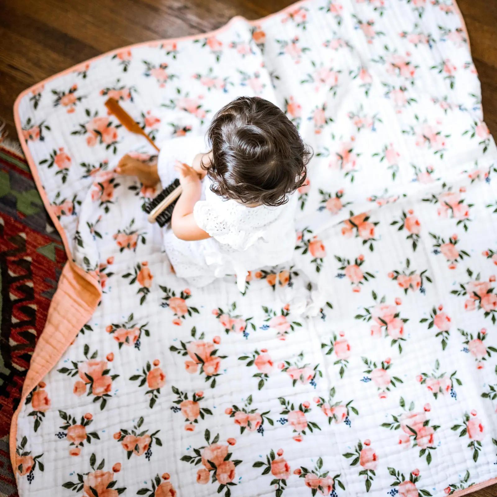 Little Unicorn puuvillane musliintekk – romantiline roosiprint – pilt 7