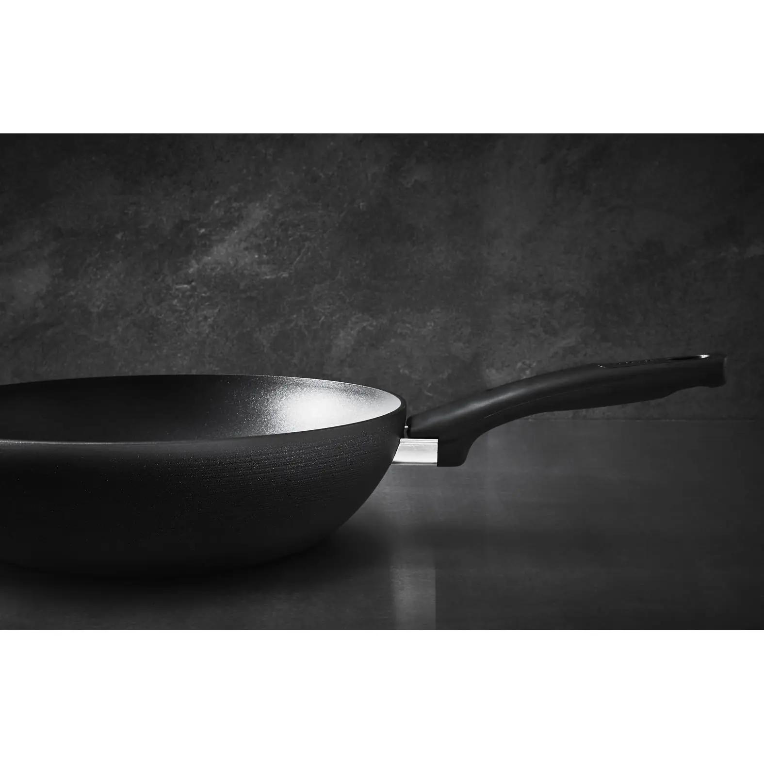 Tefal vastupidav alumiiniumwok 28 cm – ideaalne praadimiseks – kasutusnäide