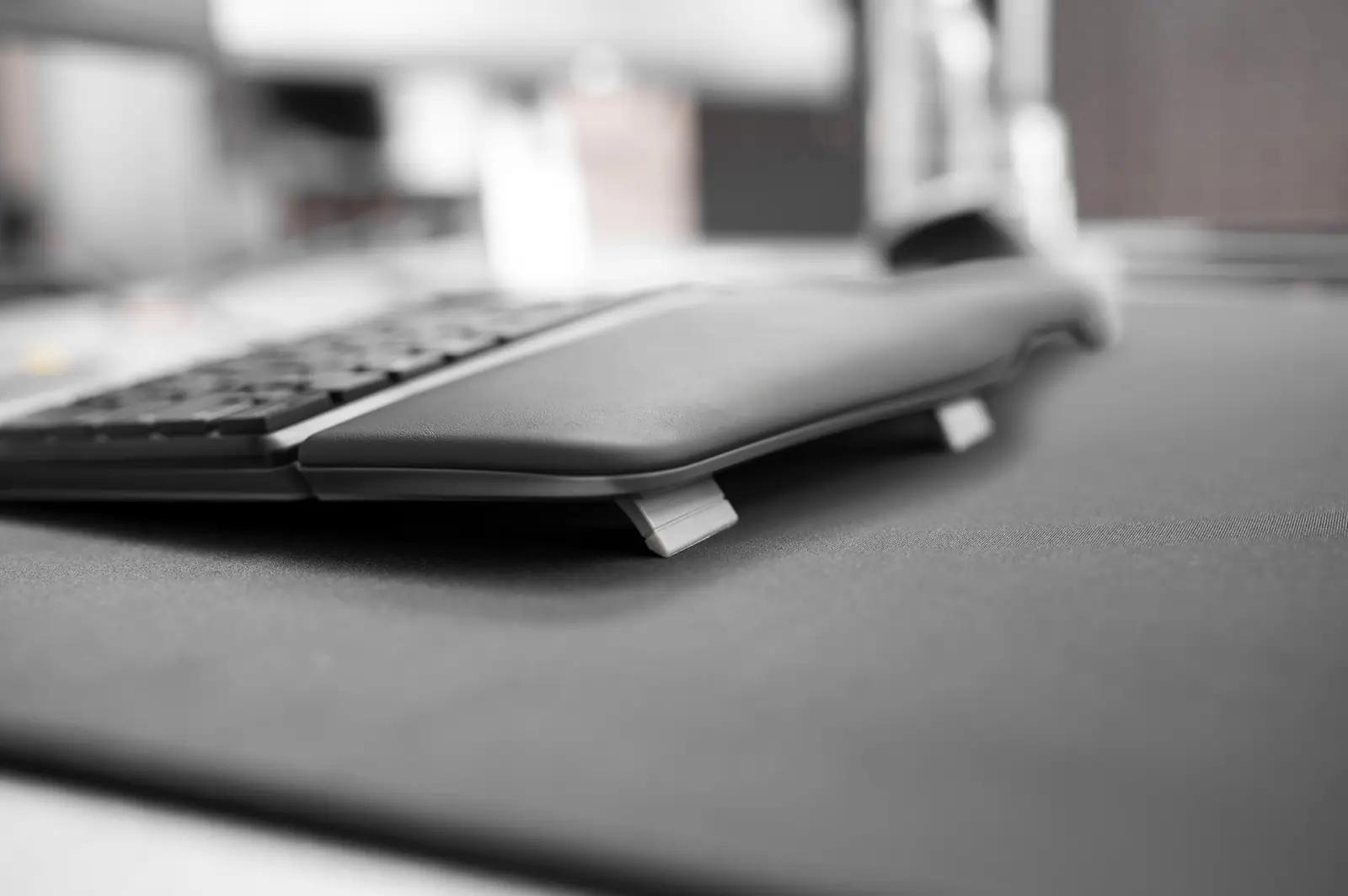 CHERRY ergonoomiline klaviatuur gummist pinnaga ärikasutuseks – kasutusnäide