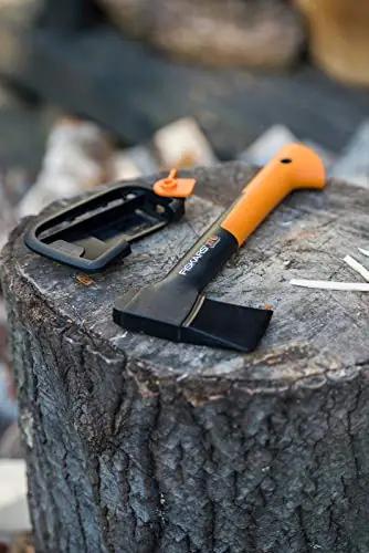 Fiskars vastupidav universaalkirves X7 koos teritajaga – pilt 15