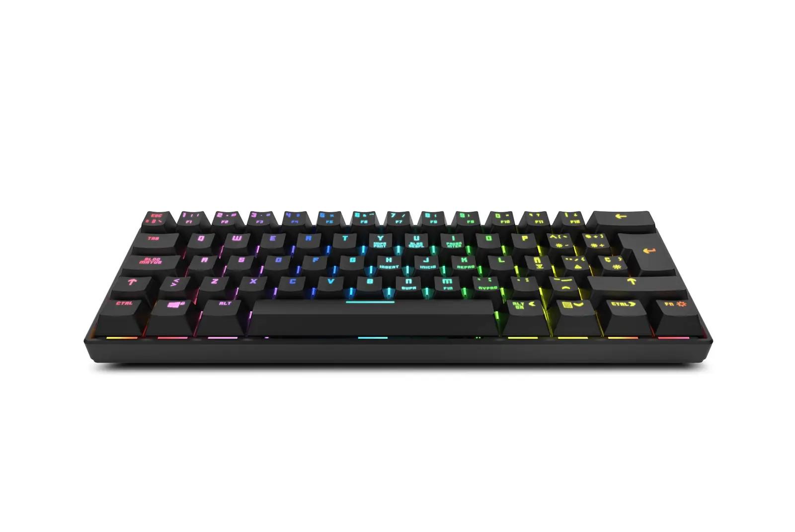 KROM mehaaniline 60% mänguklaviatuur RGB ja Bluetoothiga – kasutusnäide