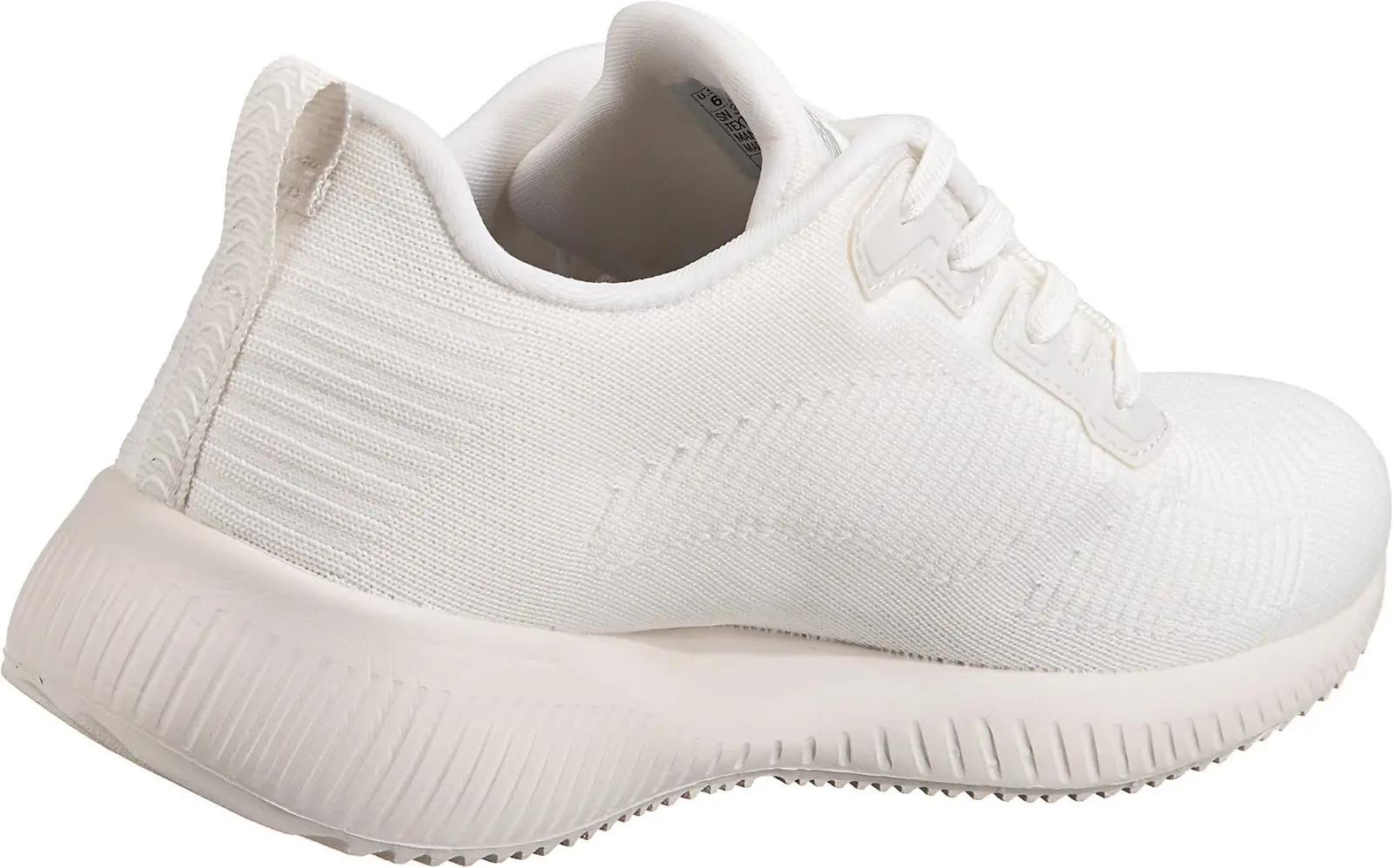 Skechers valged knit-tossud sportlikuks mugavuseks ja stiiliks – kasutusnäide