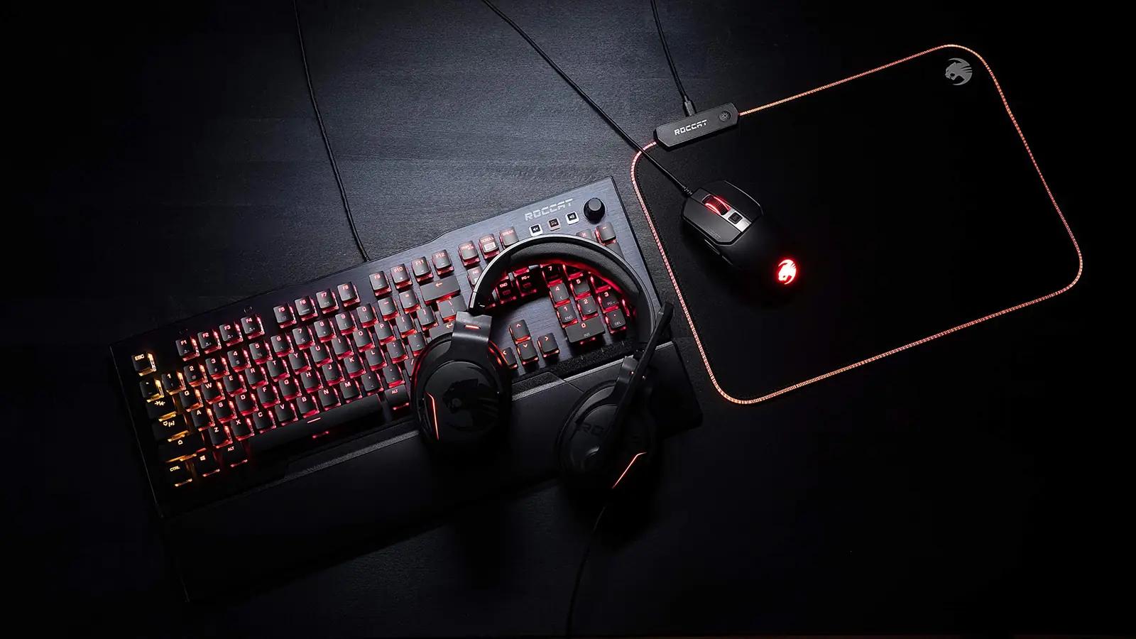 ROCCAT täppismänguri kummist hiirematt AIMO valgustusega – detailne vaade