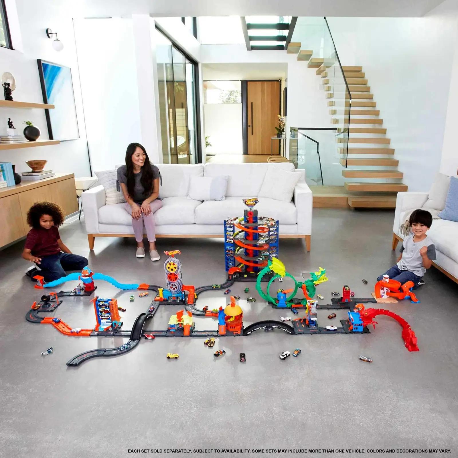 Hot Wheels plastist autorada kinkepakend – loop ja hoiukast – detailne vaade