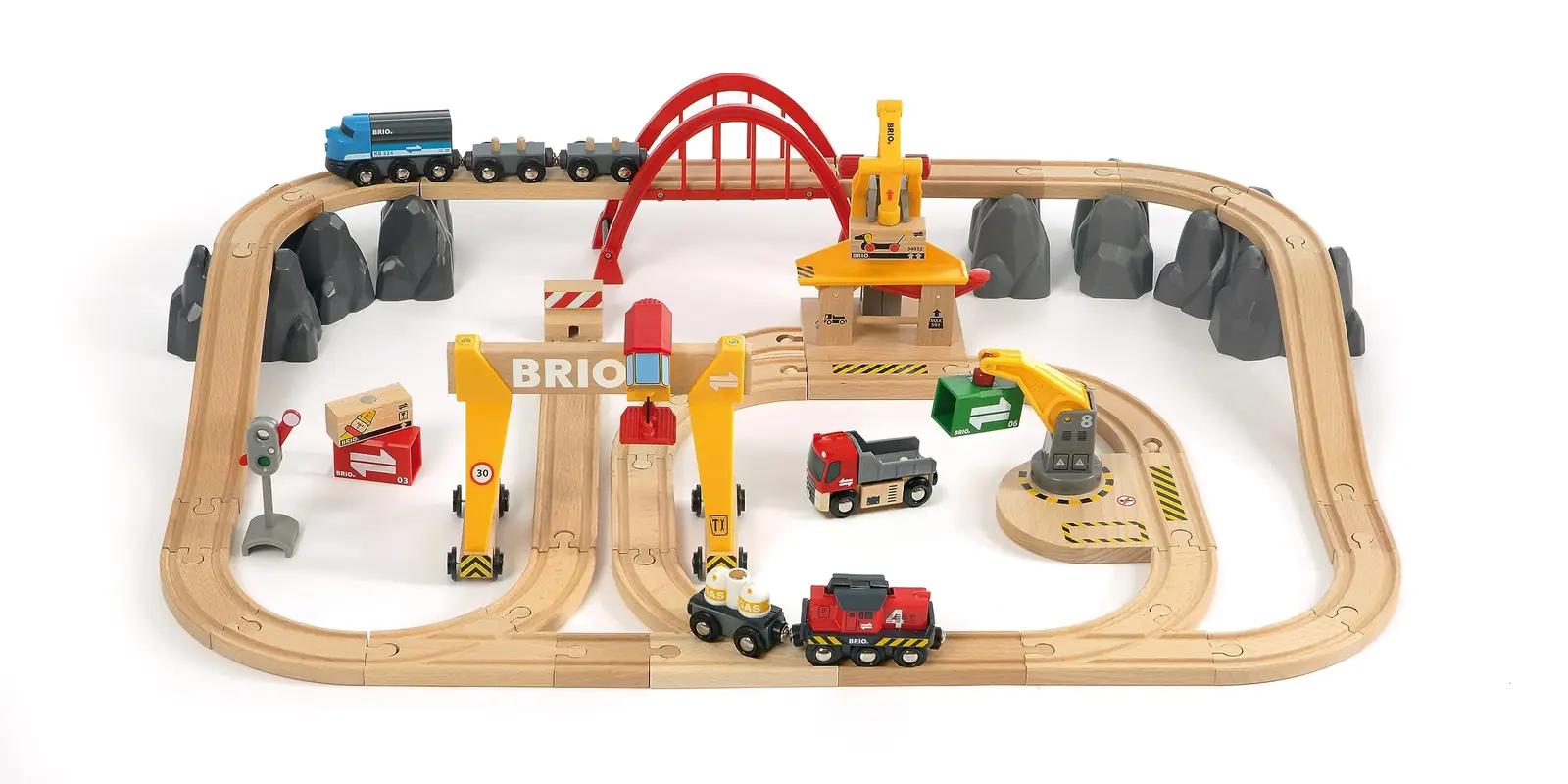 BRIO puidust veosüsteem Deluxe – mänguline ja vastupidav komplekt – kasutusnäide