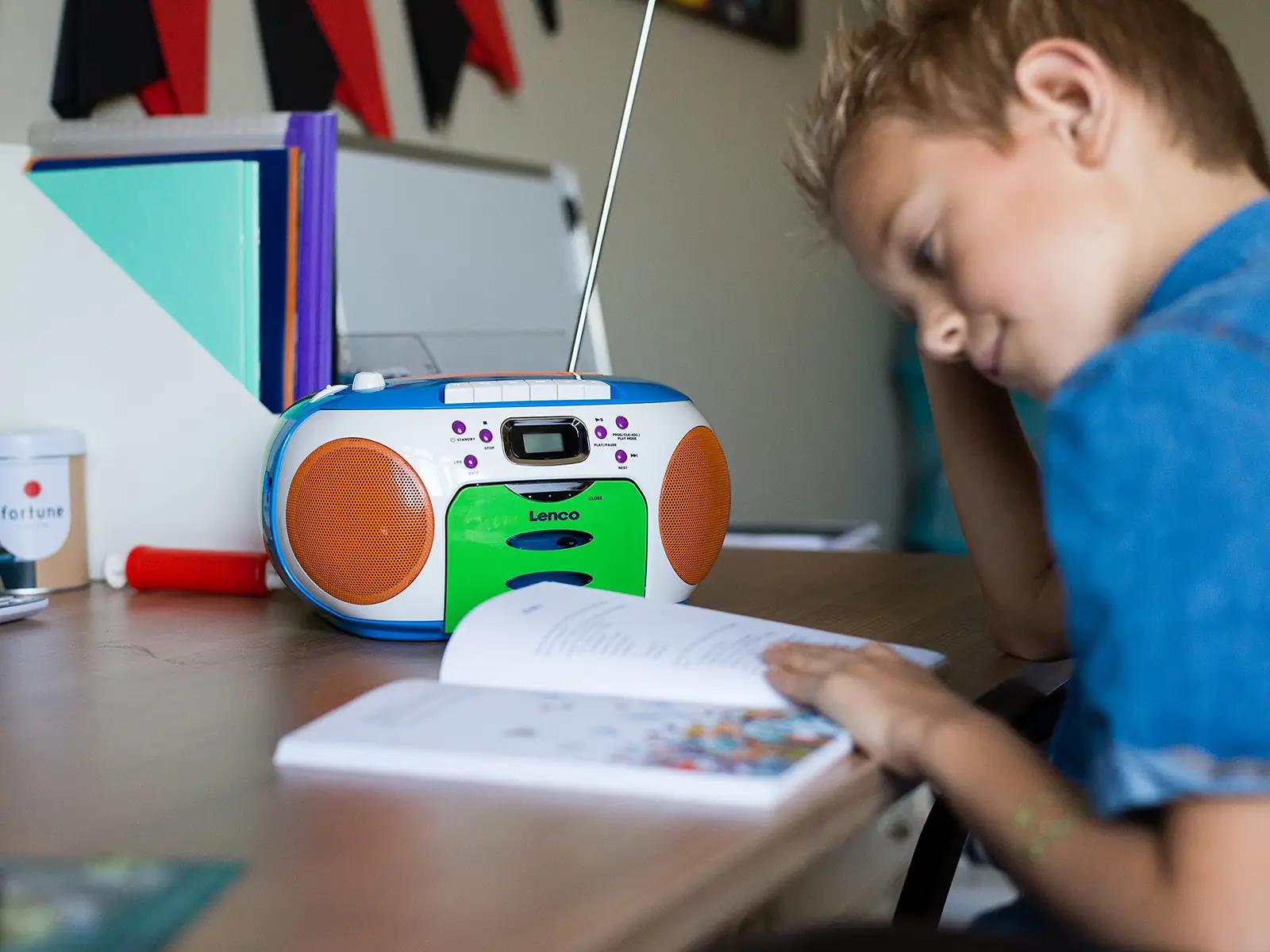 Lenco lasteboombox — värvikas CD- ja kassettimängija perele – kasutusnäide