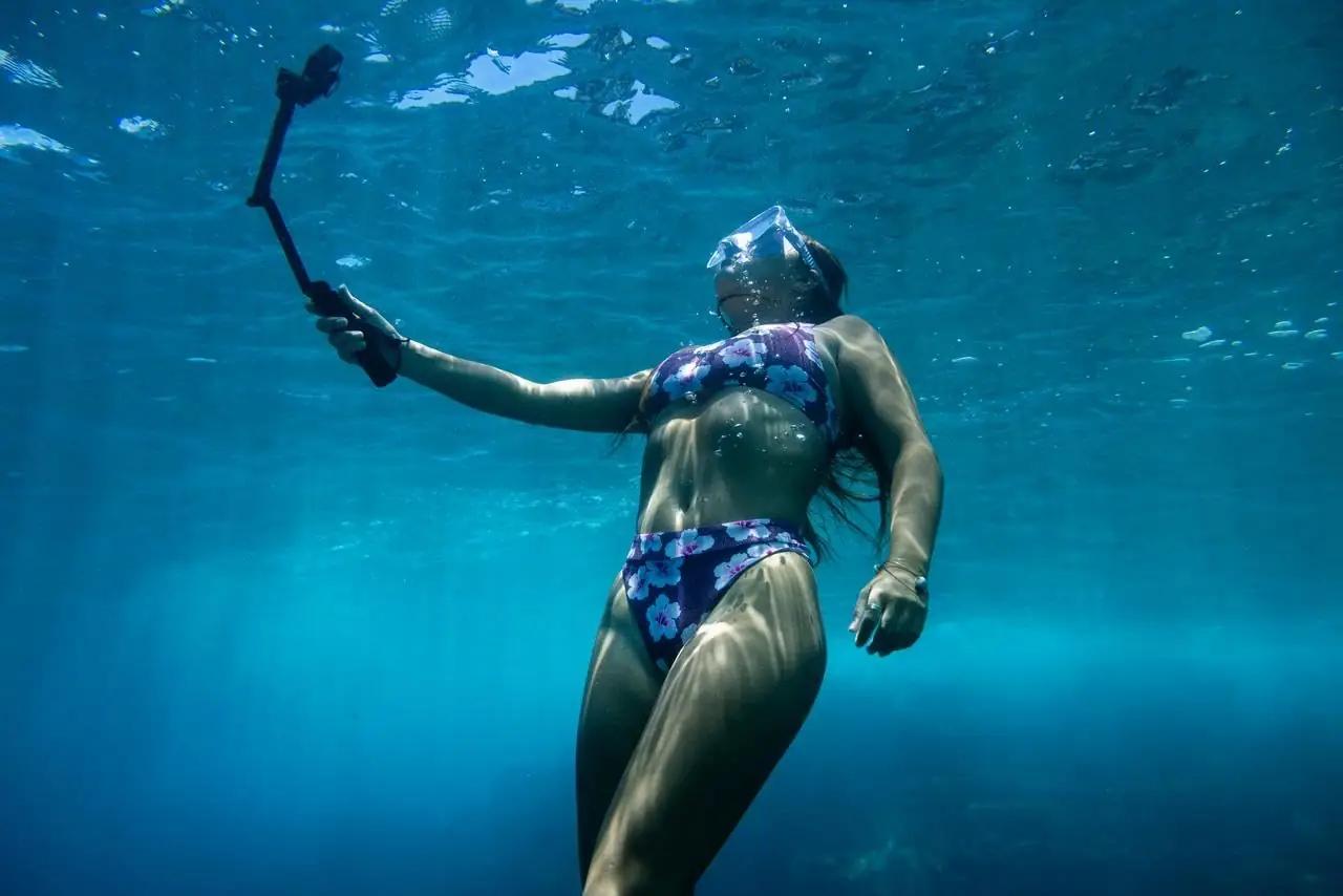 GoPro kerge kolmeotstarbeline statiiv- ja käepide kingituseks – detailne vaade