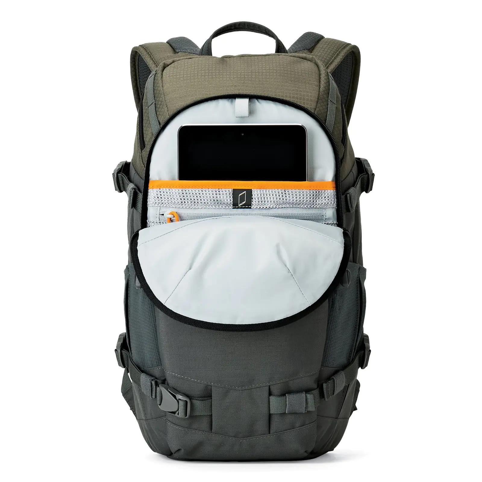 Lowepro kerge ja kaitsev Flipside Trek kaamerakott – lisavaade