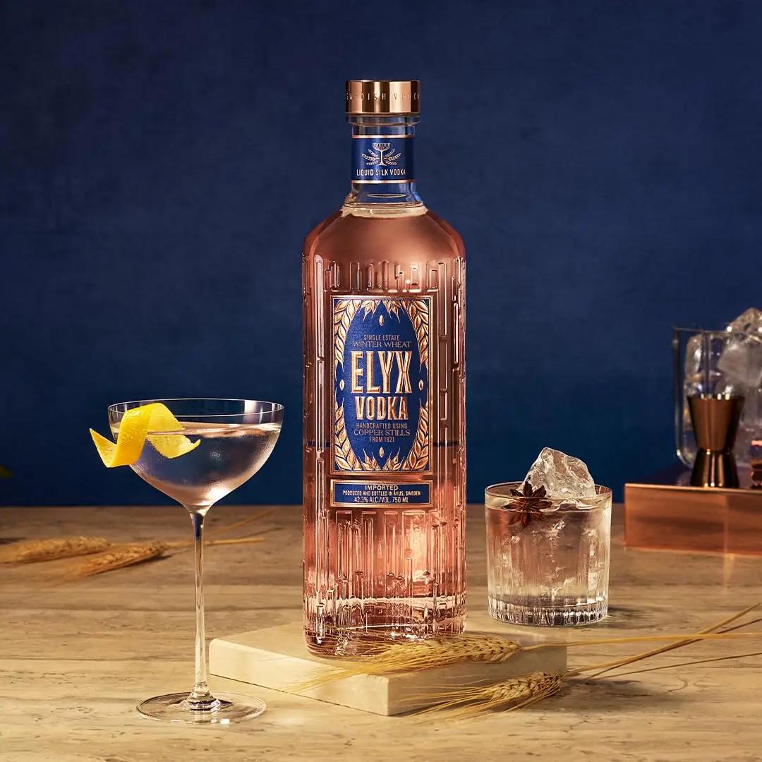 Absolut Vodka Elyx — käsitsi destilleeritud luksusvodka 1 l – pakend ja tarvikud