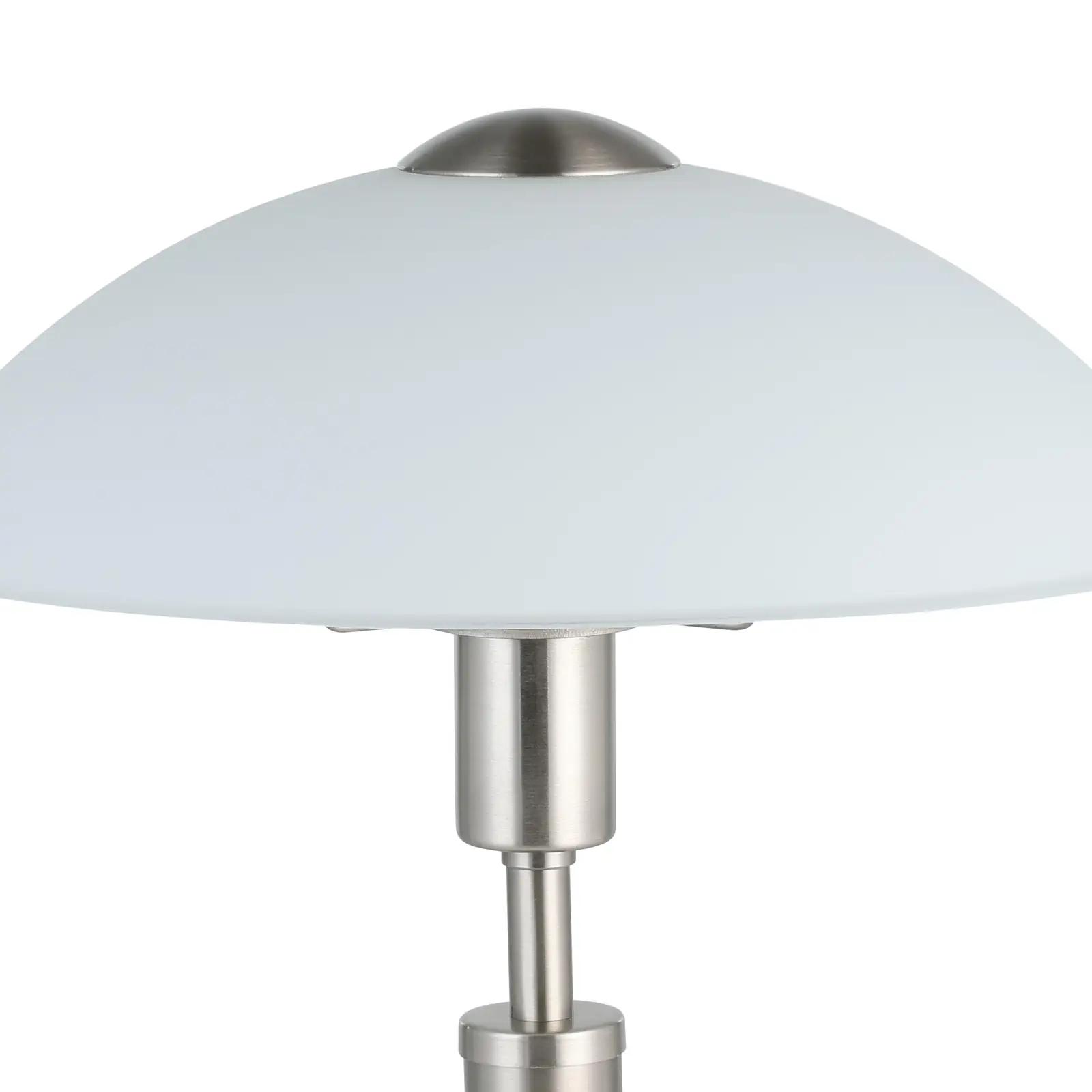 EGLO lauavalgusti niklitatud metallist elegantne lamp – kasutusnäide